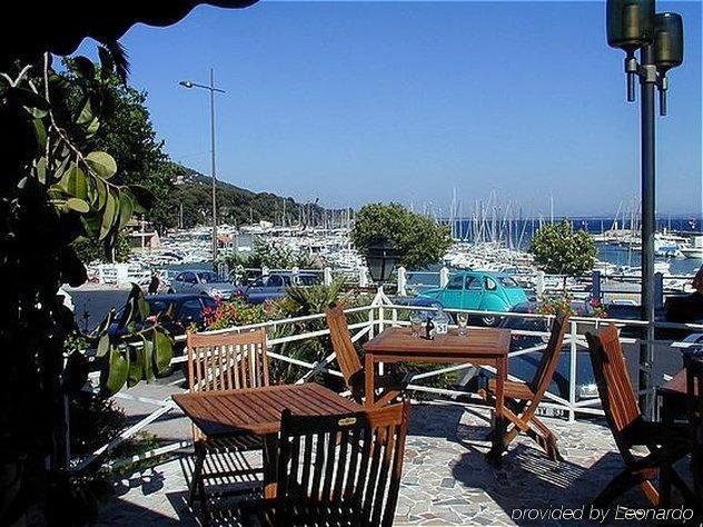 Hôtel Le Richiardi Carqueiranne Restaurante foto